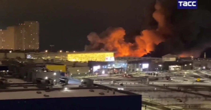У московському ТЦ «МегаХімки» сталася пожежа та пролунали сильні вибухи