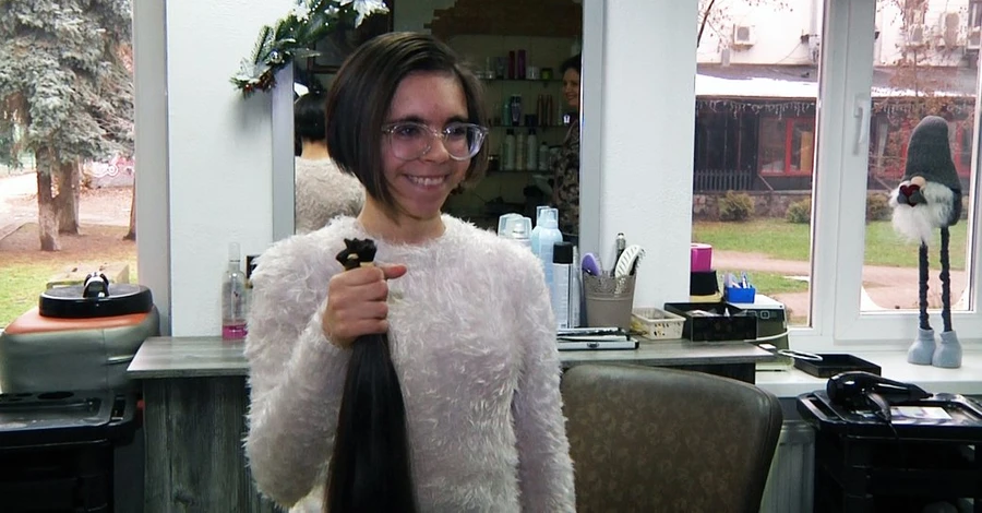 13-летняя Вероника из Житомирской области обрезала волосы для помощи ВСУ