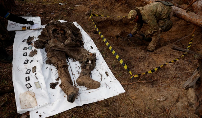 Гуманитарная миссия проводит эксгумацию тел погибших украинских солдат в Ямполе