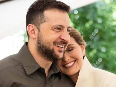 Елена Зеленская пожелала мужу в день 45-летия больше причин для улыбки