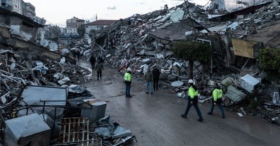 9 из 27 украинцев, находившихся в зонах землетрясения в Турции, вышли на связь с посольством