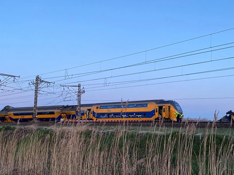 В Нидерландах десятки человек пострадали из-за столкновения пассажирского поезда и строительного крана