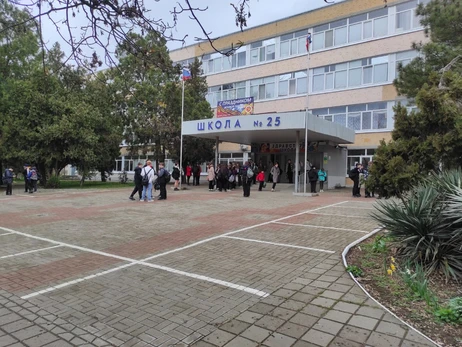 В Крыму сообщили о минировании всех школ, детей срочно эвакуировали