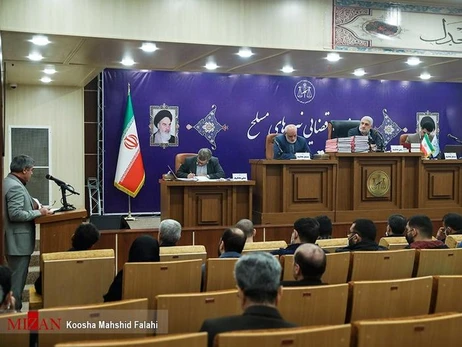 Десять іранських військових засудили до тюремних термінів за збитий літак 