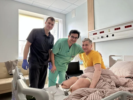 Во Львове впервые в Украине раненым военным ставят протезы-импланты
