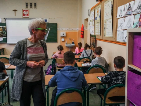 Чем удивили польские школы: месса вместо уроков, а двойка - балл проходной