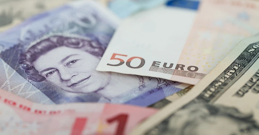 Курс валют в Украине на 24 апреля: сколько стоят доллар, евро и злотый