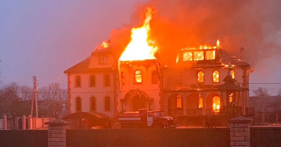 В Черновицкой области подожгли церковь УПЦ (МП), построенную в 2014 году