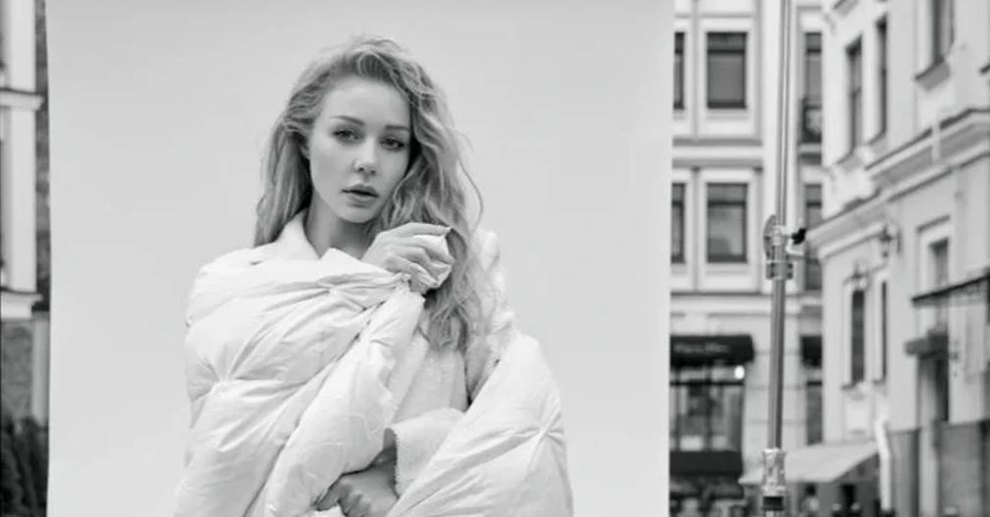 Тина Кароль снялась для VOGUE в одеяле на улицах Киева