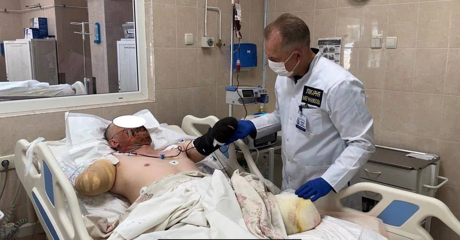 В Днепре медики спасли бойца, который в бою за Бахмут потерял ногу и руки