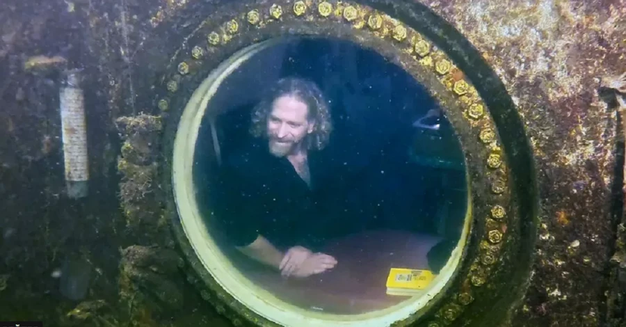 Профессор из Флориды стал рекордсменом, проведя под водой 74 дня