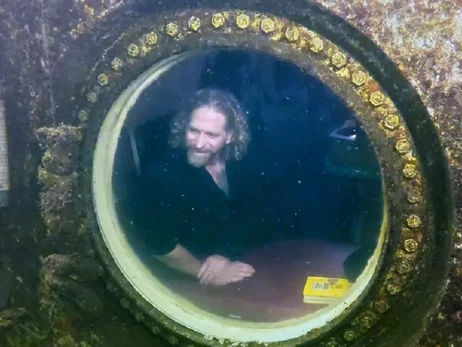 Профессор из Флориды стал рекордсменом, проведя под водой 74 дня