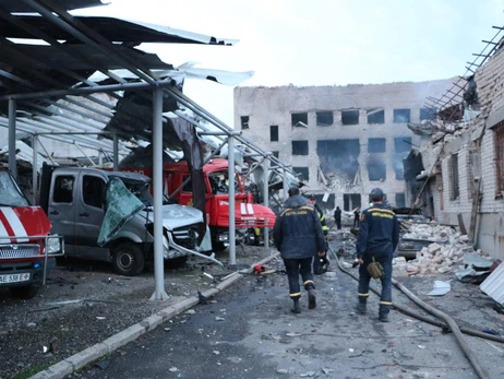 Во время атаки на Днепр Россия обстреляла большую аварийно-спасательную часть