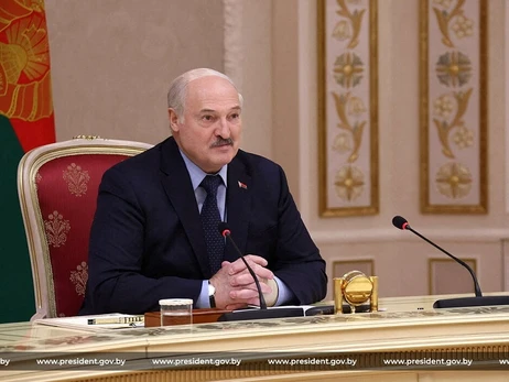Лукашенко відреагував на чутки про його хворобу: Вмирати не збираюся, заспокойтеся