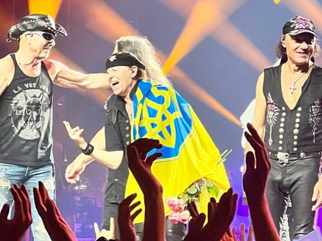 Гурт Scorpions на концерті у Берліні розгорнув прапор України