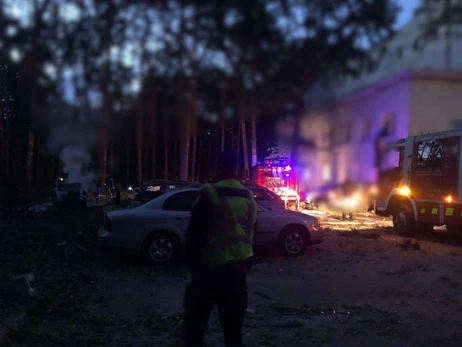 На Киевщине в результате ночной ракетной атаки повреждены поликлиника и общежитие