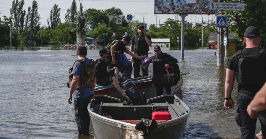 В Херсонской области из зоны подтопления эвакуировали уже 2,5 тысяч человек
