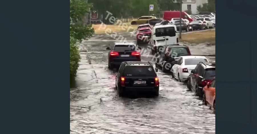 Київ накрила сильна злива - затоплено кілька районів столиці