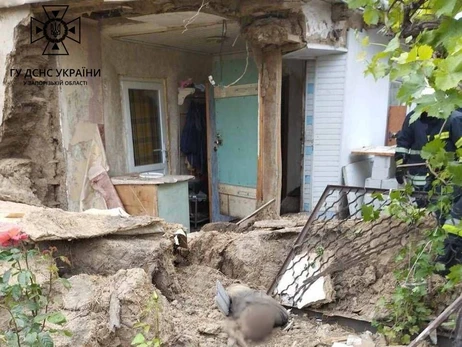 Спасатели в Запорожье достали из-под завалов дома тело мужчины