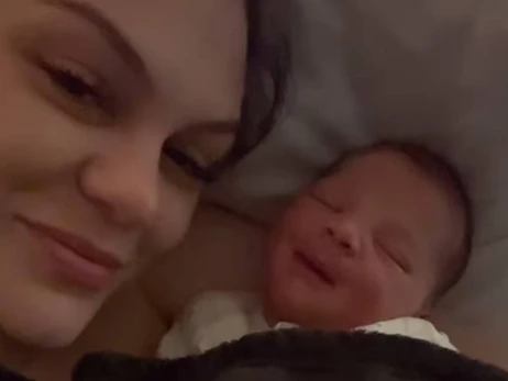 Певица Jessie J впервые показала одномесячного сына