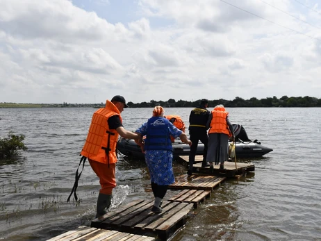 С понедельника в трех областях Украины запретят купаться и ловить рыбу