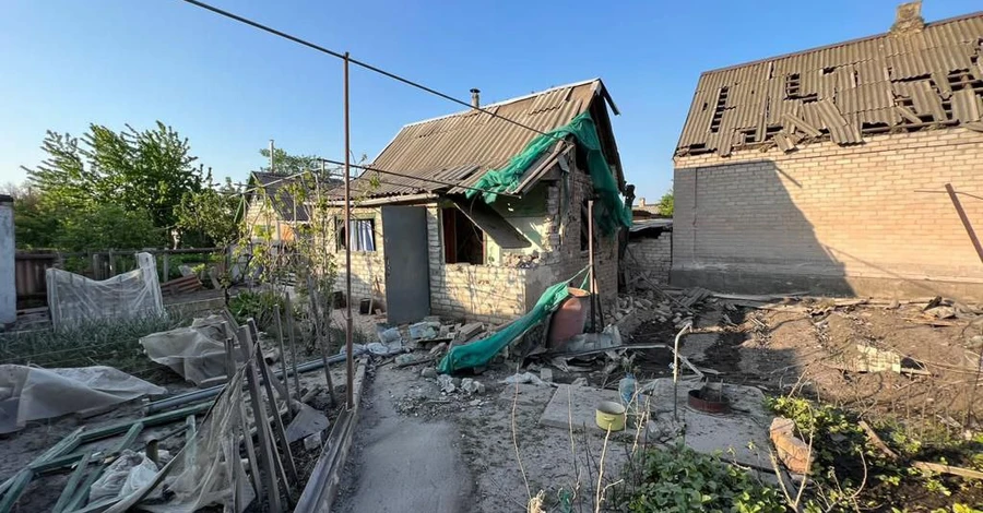 В Херсонской области двое мужчин подорвались на минах, а на Донбассе россияне убили гражданских