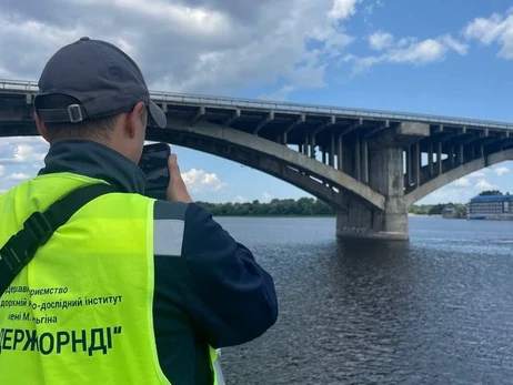 В Киеве проверили мосты Патона и Метро - сооружения в аварийном состоянии