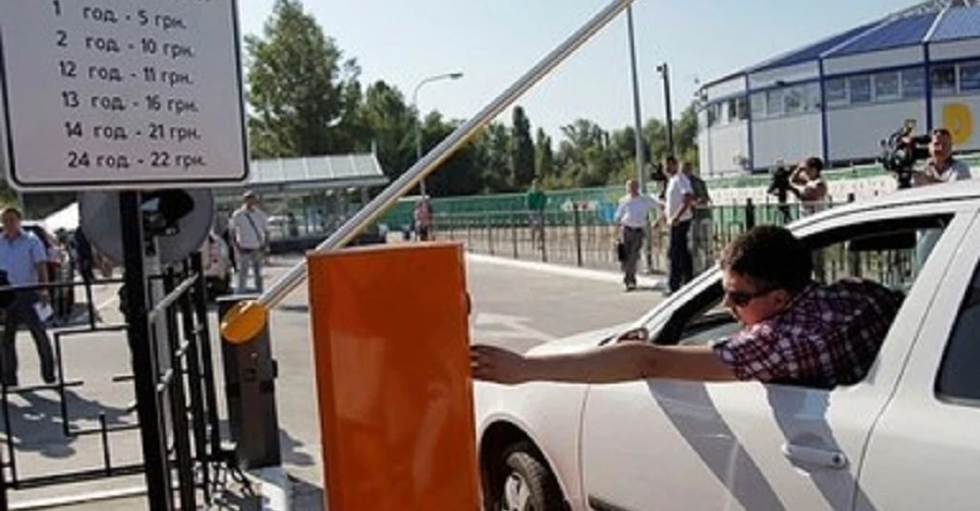 У Києві повернули платне паркування з 24 липня