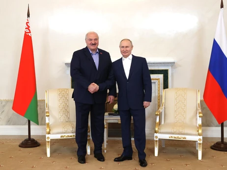 Лукашенко заявил Путину, что “вагнеровцы” просятся из Беларуси на 