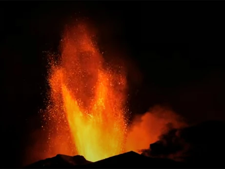 На Сицилии из-за извержения вулкана Этна закрыли главный аэропорт острова