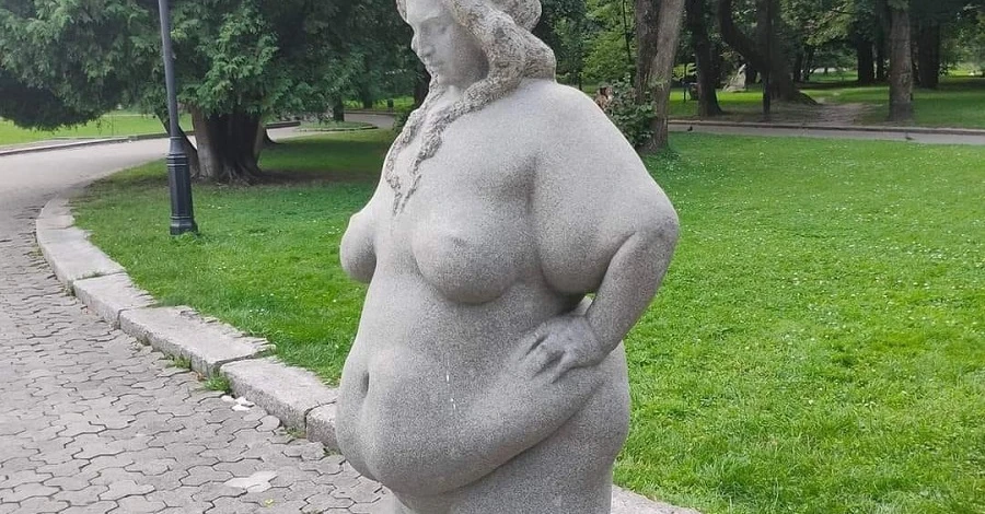 У Львові розгорівся скандал через скульптуру бодіпозитивної жінки у Стрийському парку