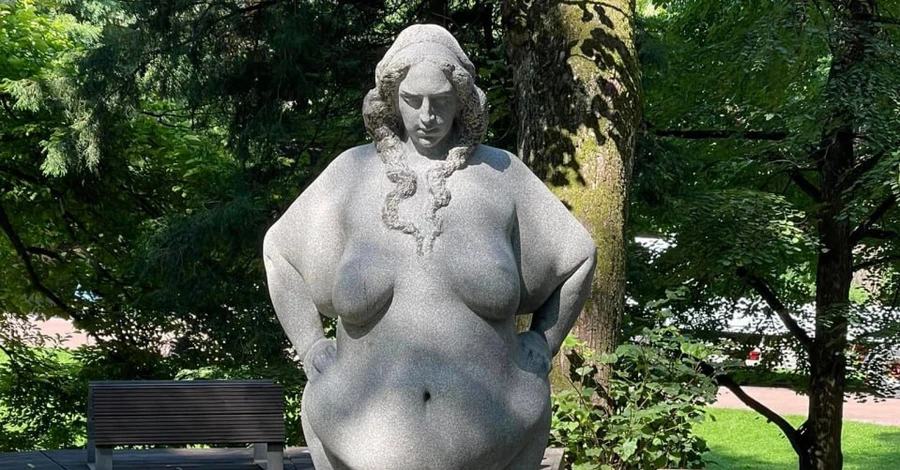 Автор скульптуры из львовского парка Василий Корчевой: Я ее вытесал из гранита - такое не делается 
