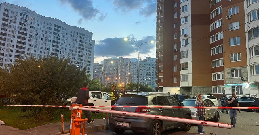 Под Москвой ночью сбили два беспилотника, поврежден 25-этажный дом