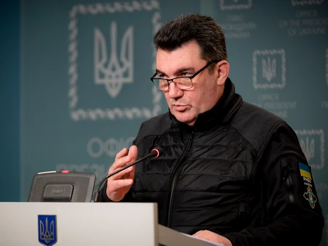 Данилов ответил датскому режиссеру Ларсу фон Триеру, пожалевшему россиян из-за передачи Украине F-16