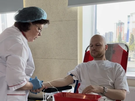 Влад Дарвин и Мила Нитич стали донорами крови для военных