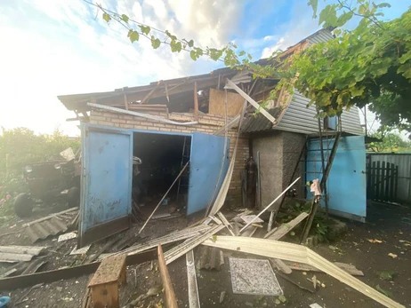 На Киевщине в результате ракетной атаки повреждены десять частных домов и два человека травмированы