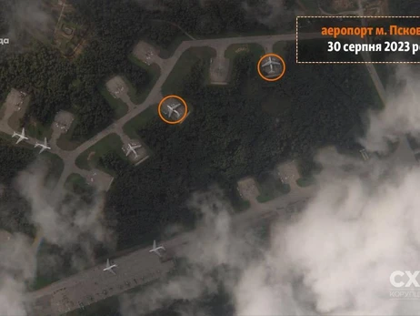 Появились спутниковые фото последствий удара БПЛА по Псковскому аэродрому