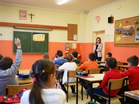 Совмещать трудно. Выбираем одну школу: как будут учиться украинские школьники в Польше