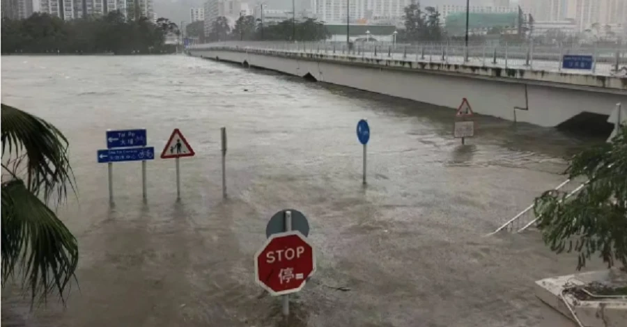 В Китае из-за супертайфуна эвакуировали 900 тысяч человек