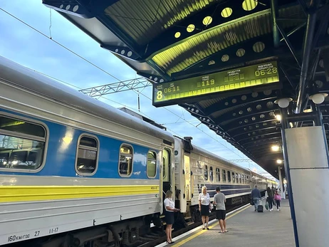 Укрзалізниця запустила новий потяг до Польщі, щоб знизити великий попит