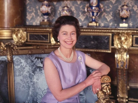 Букінгемський палац у перші роковини смерті королеви Єлизавети II вшанував її пам'ять рідкісними фото