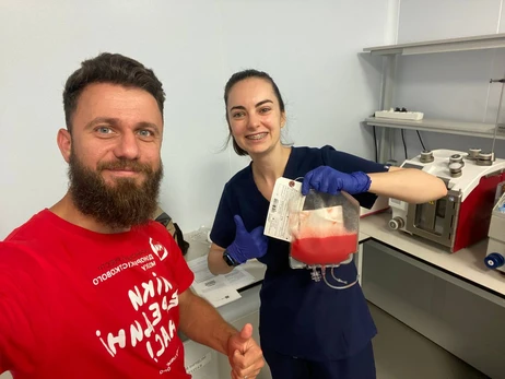 В Киеве младенцу успешно трансплантировали костный мозг от донора из США