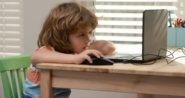 Віртуальний аутизм: до чого призводить залежність від гаджетів
