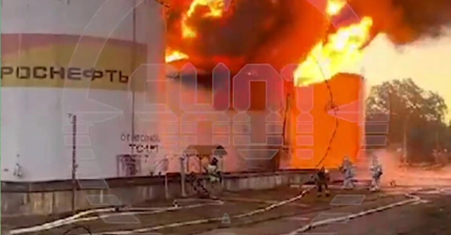 У російському Сочі пролунав вибух та розпочалась велика пожежа біля аеропорта