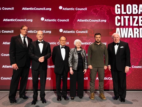 Зеленський у Нью-Йорку отримав найвищу нагороду премії Global Citizen Awards від Atlantic Council