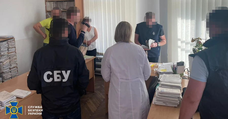Во Львовской области заместитель председателя военно-врачебной комиссии пыталась съесть взятку