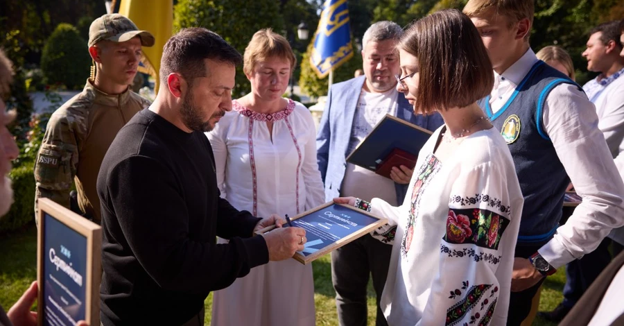 Зеленский встретился с учителями и победителями ученических олимпиад