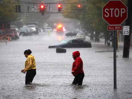 Проливні дощі затопили центр Нью-Йорка, у місті оголосили надзвичайний стан