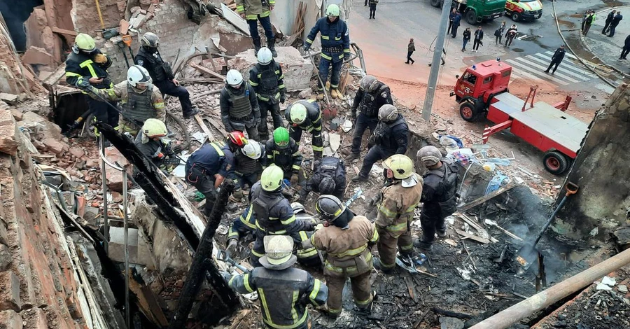В Харькове под завалами нашли тело ребенка