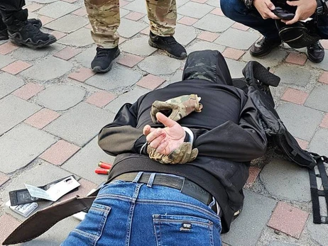 В Киеве вооруженный мужчина устроил стрельбу в бизнес-центре